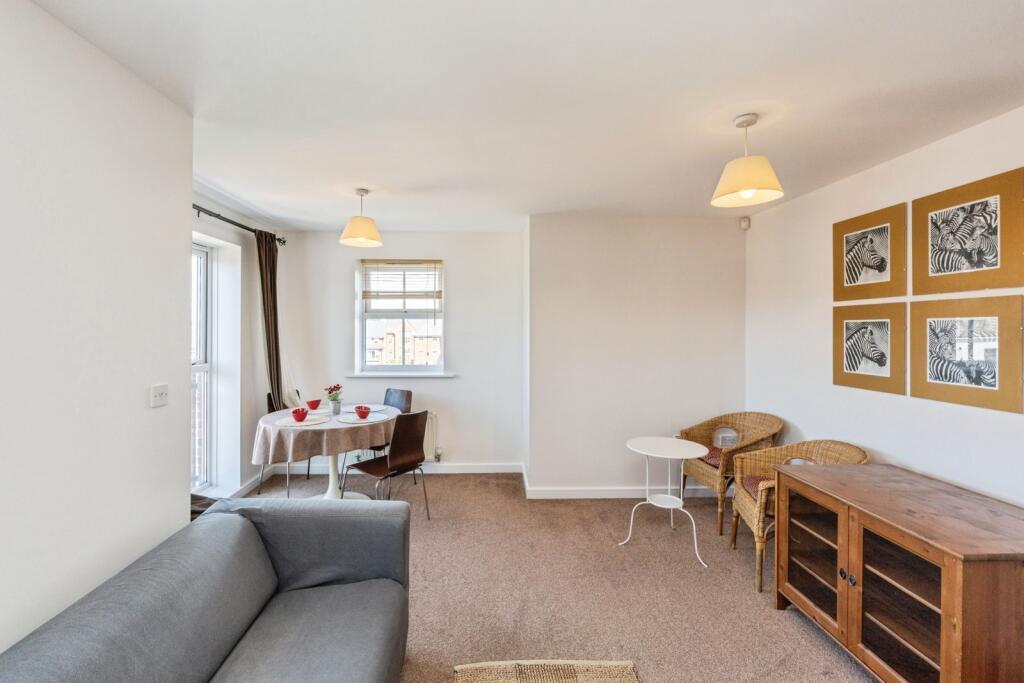 Flat Holywell Drive in Warrington