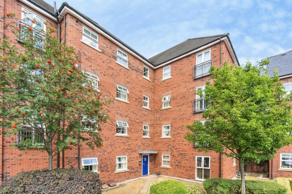 Flat Holywell Drive in Warrington
