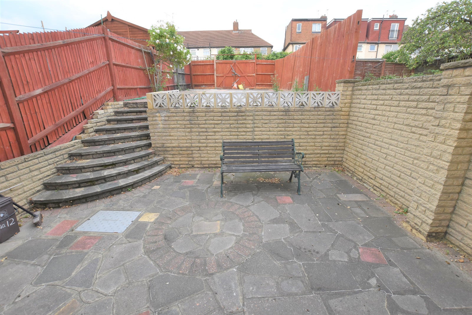 House Dunster Avenue in Greater London