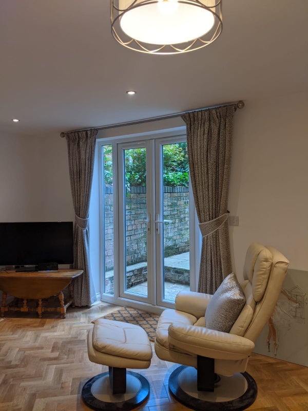 Room Whitelow Road in Manchester