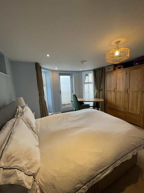 Room Whitelow Road in Manchester