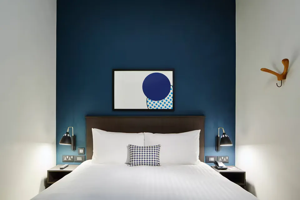 Flat Bermondsey Street in Greater London