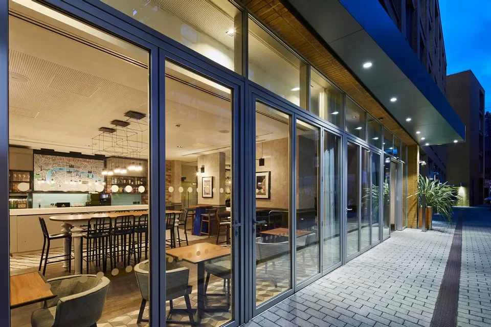 Flat Bermondsey Street in Greater London