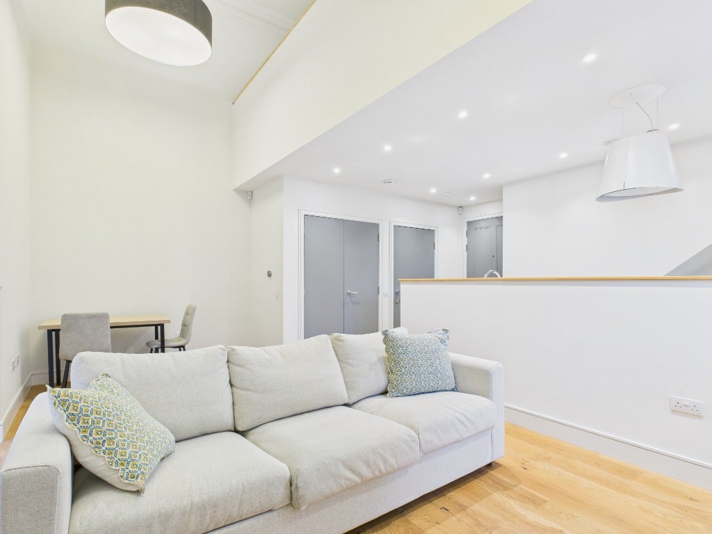 Flat West Craigs Crescent in City of Edinburgh