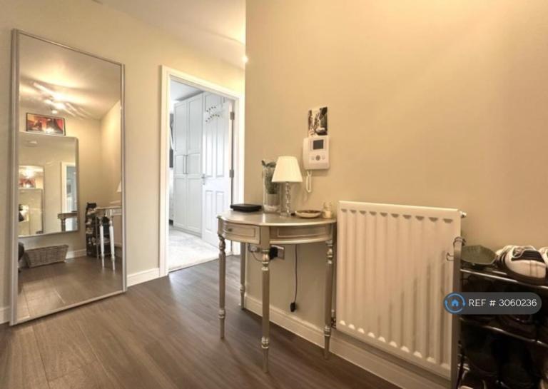 Flat Florence Close in Brentwood