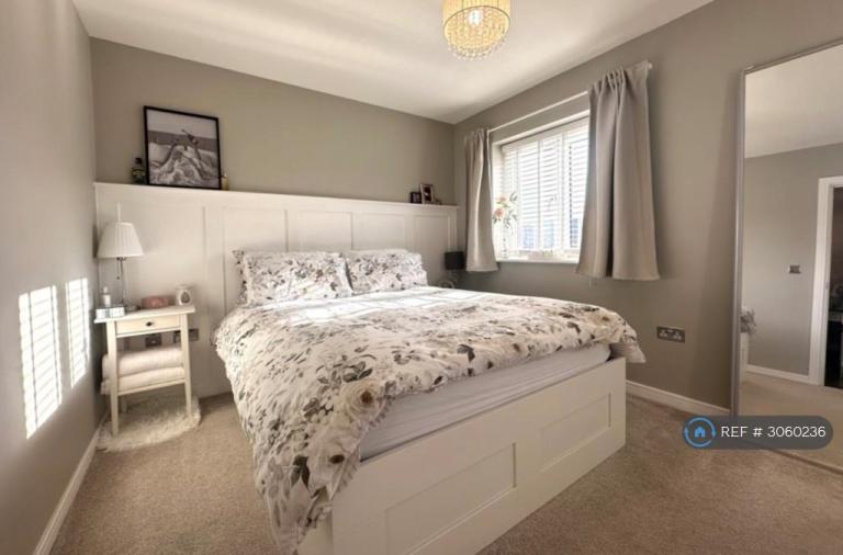 Flat Florence Close in Brentwood