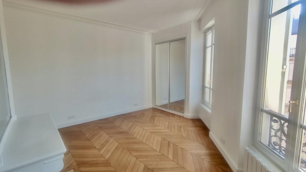 Flat Rue Jouffroy d'Abbans in Paris