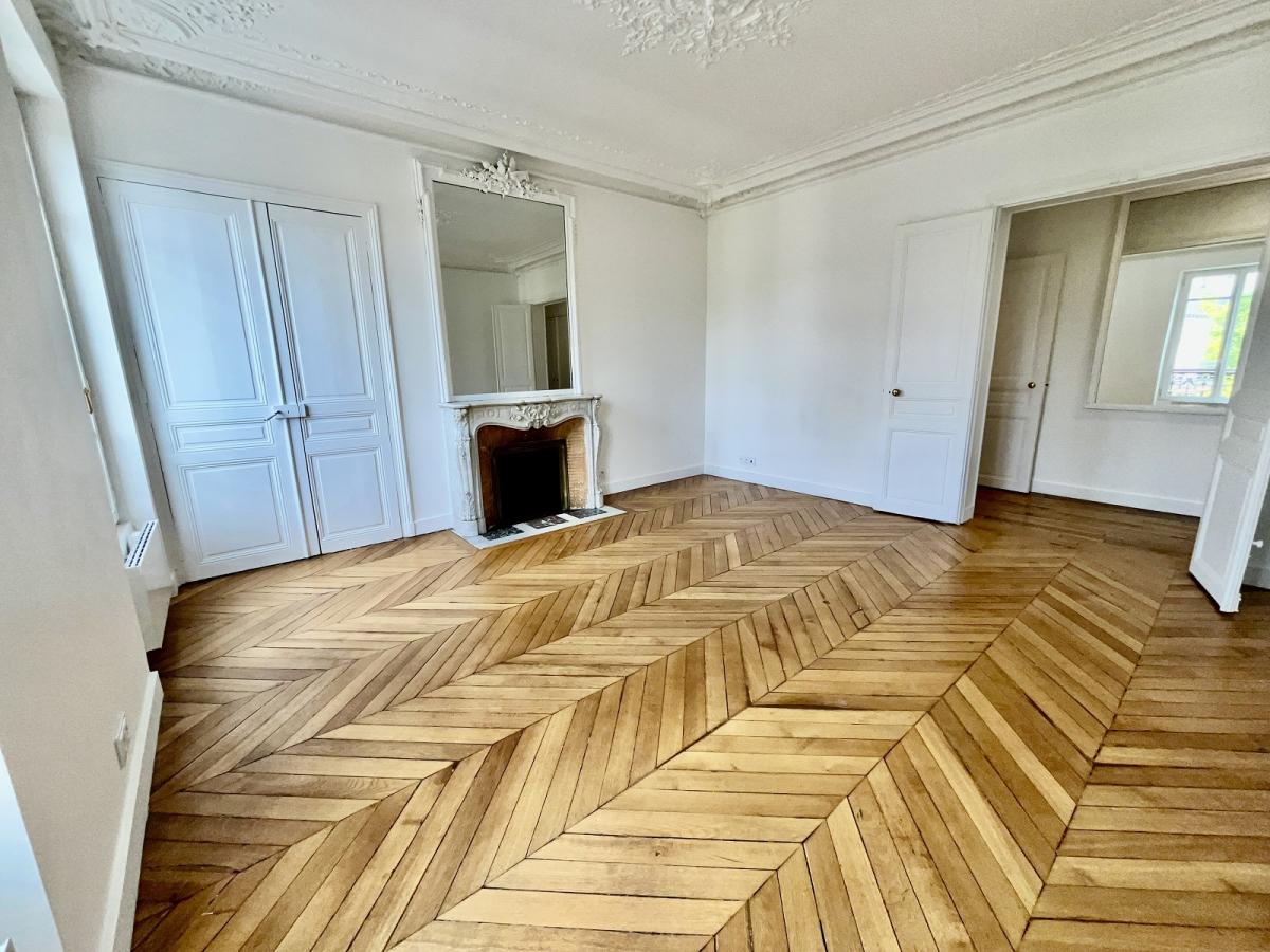 Appartement Rue Jouffroy d'Abbans à Paris