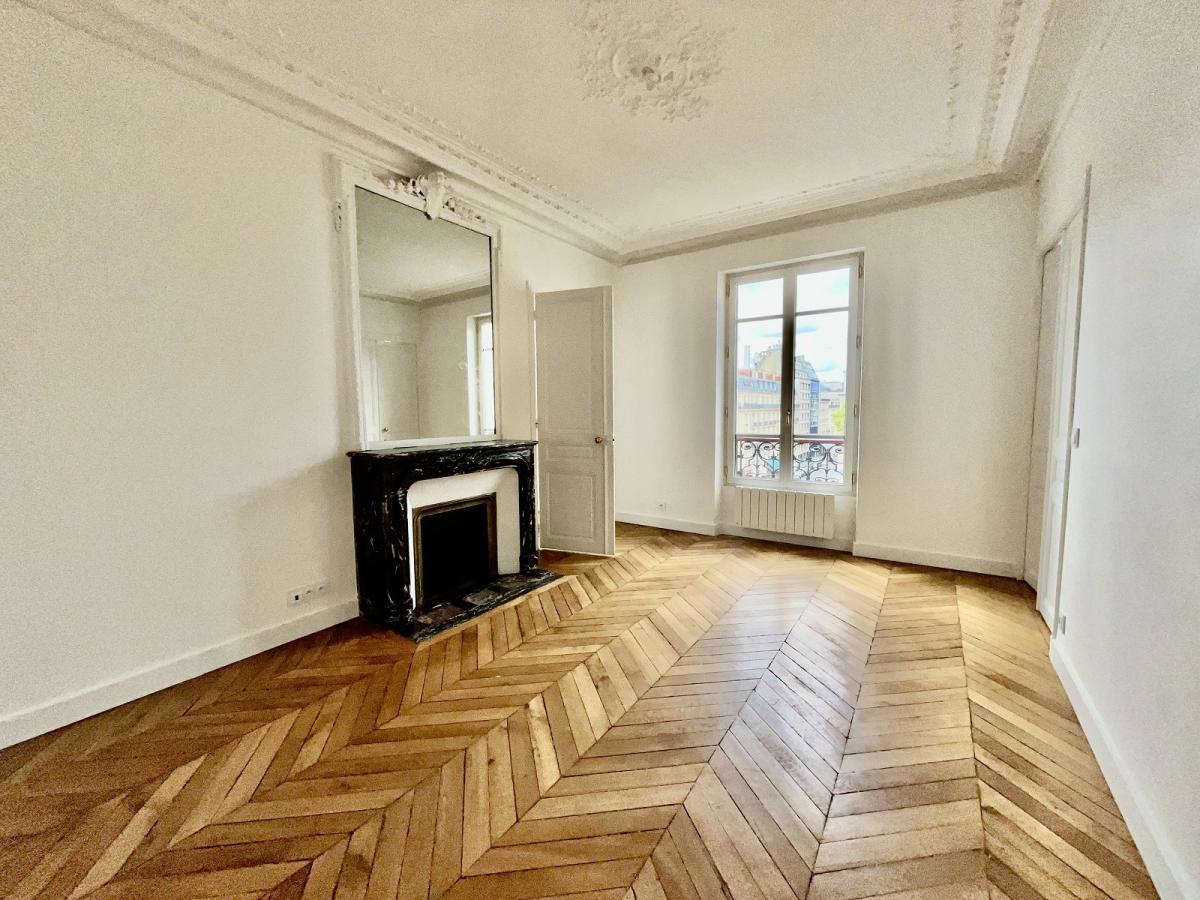 Appartement Rue Jouffroy d'Abbans à Paris