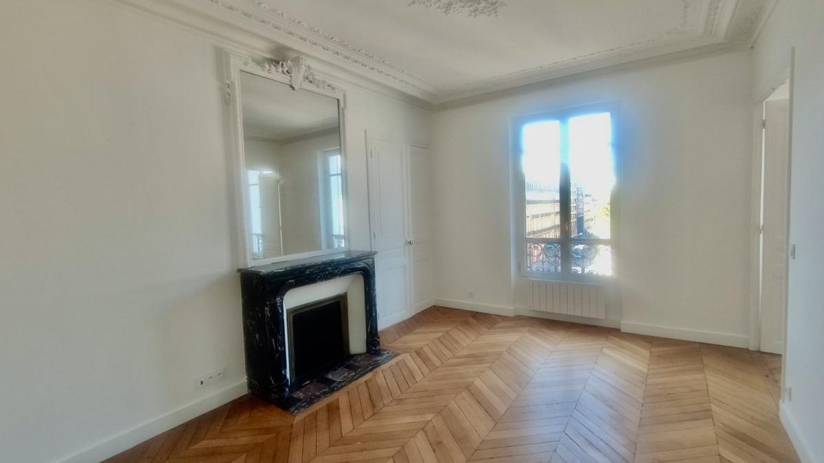 Flat Rue Jouffroy d'Abbans in Paris