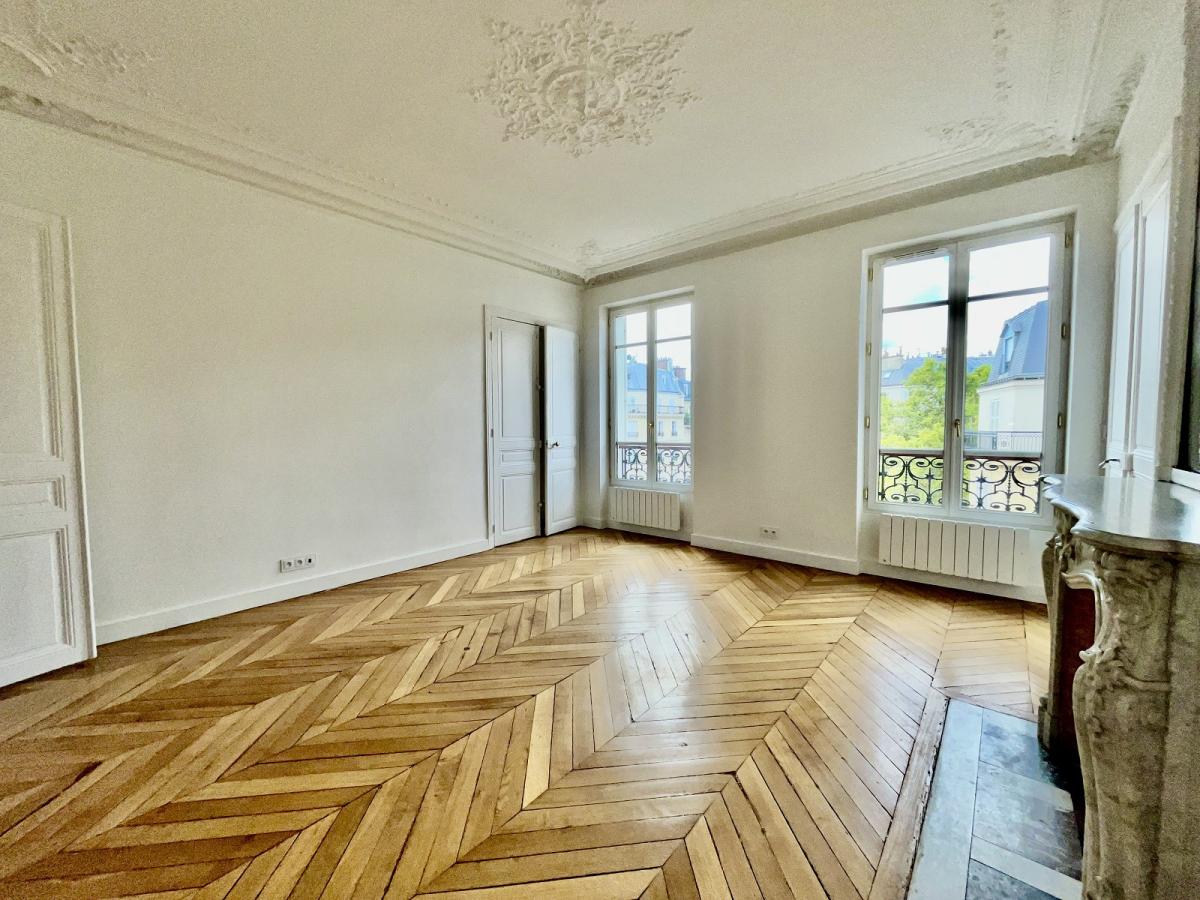 Appartement Rue Jouffroy d'Abbans à Paris