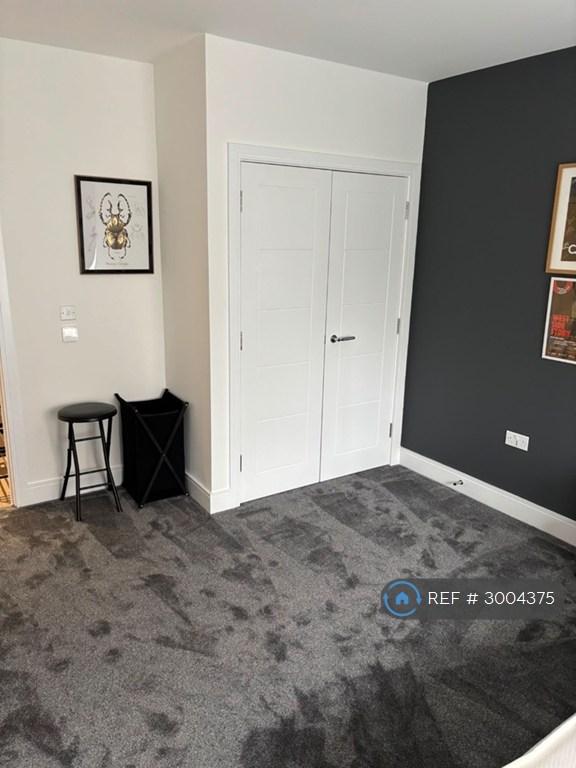 Flat Adit Road in Greater London