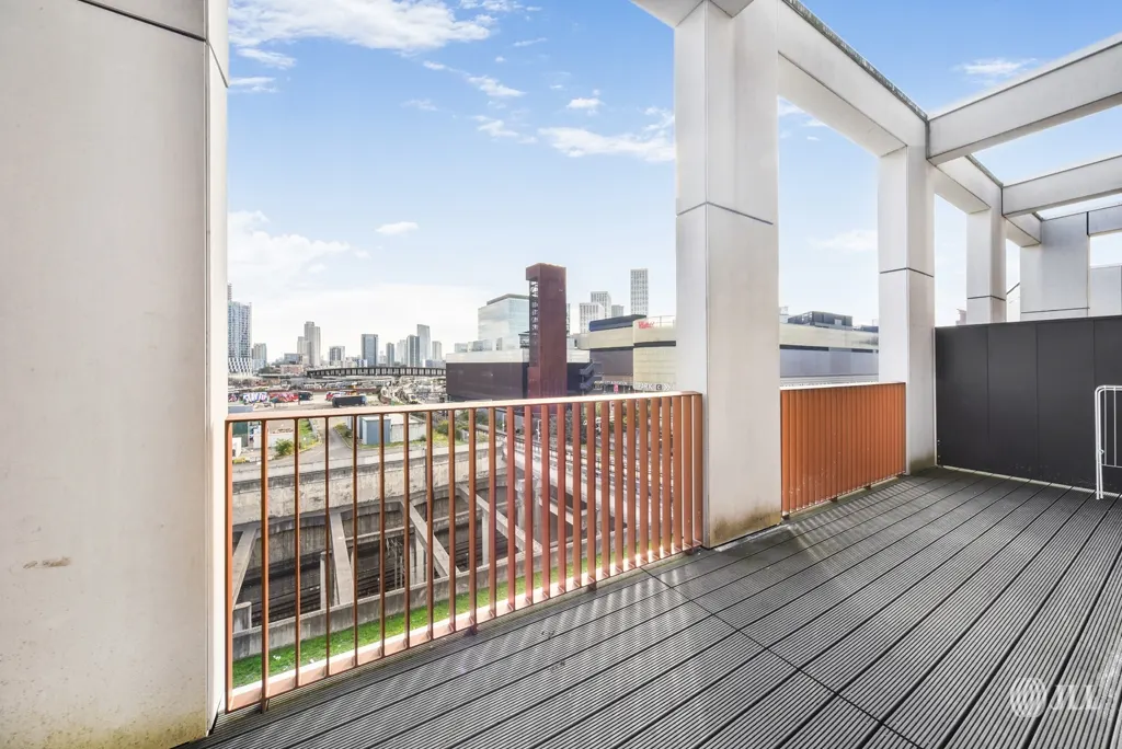 Flat Forrester Way in Greater London