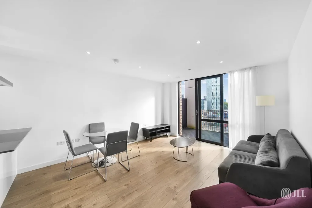 Flat Forrester Way in Greater London