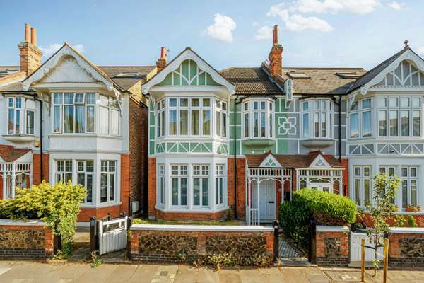 Flat Fordhook Avenue in Greater London