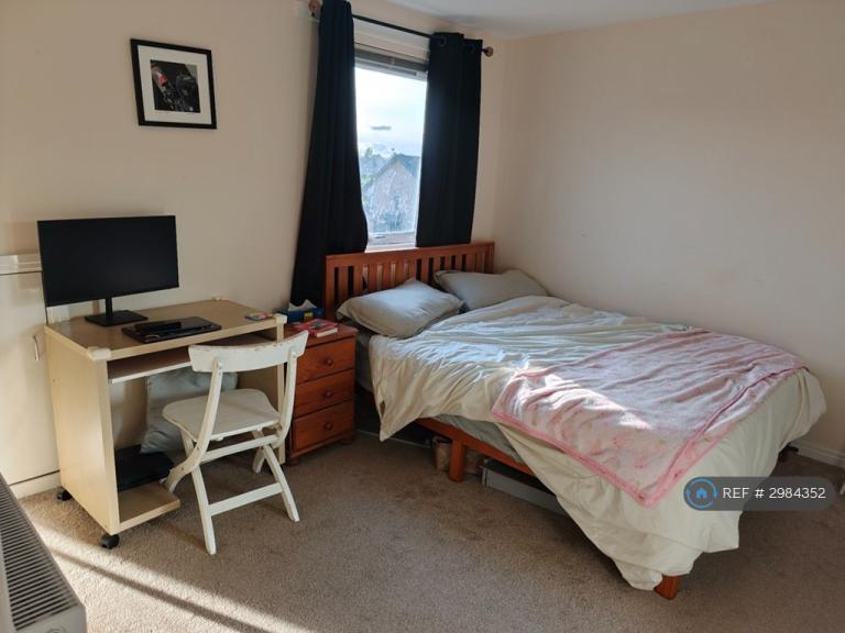 Flat Cask Crescent in Stirling