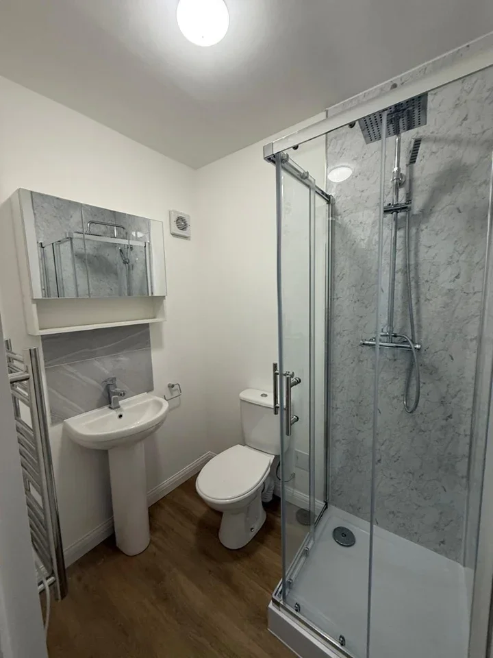Room Attlee Drive in Dartford