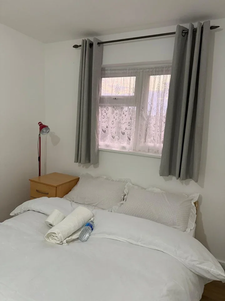 Room Attlee Drive in Dartford