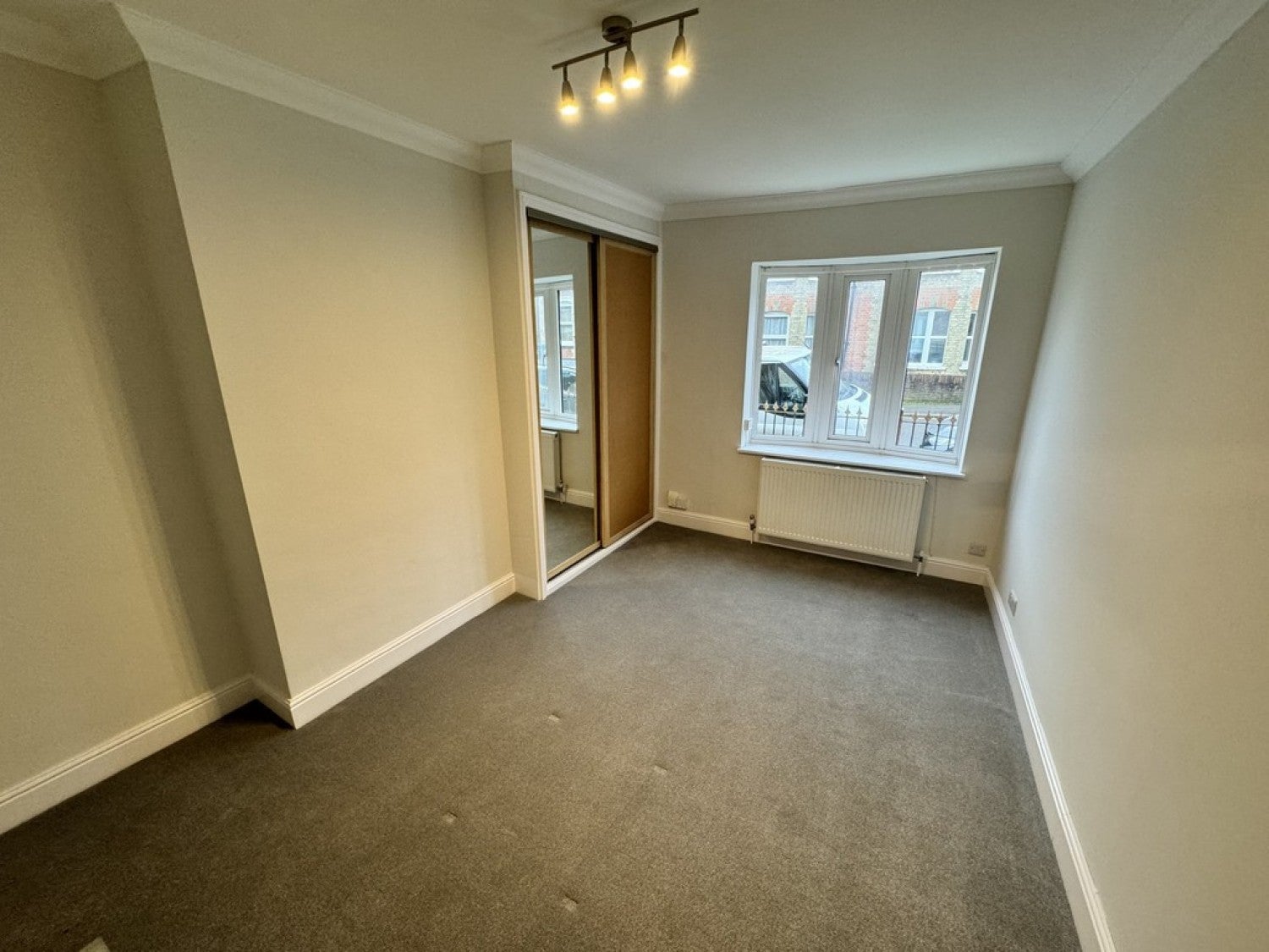 Flat Woodbridge Road in Guildford
