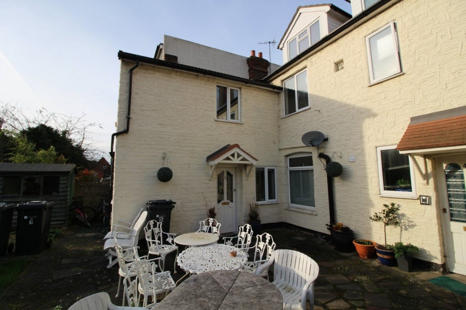Flat Woodbridge Road in Guildford