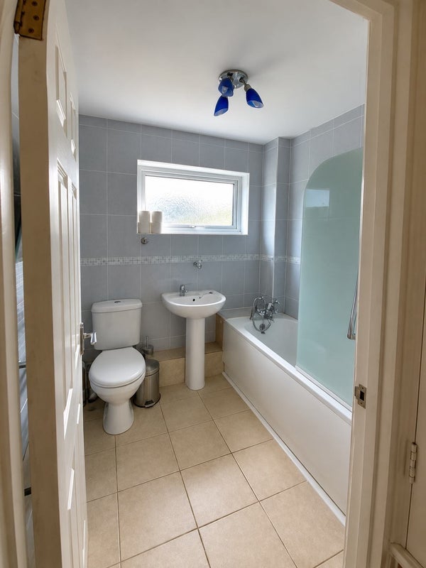 Room Manor Road in Uttlesford