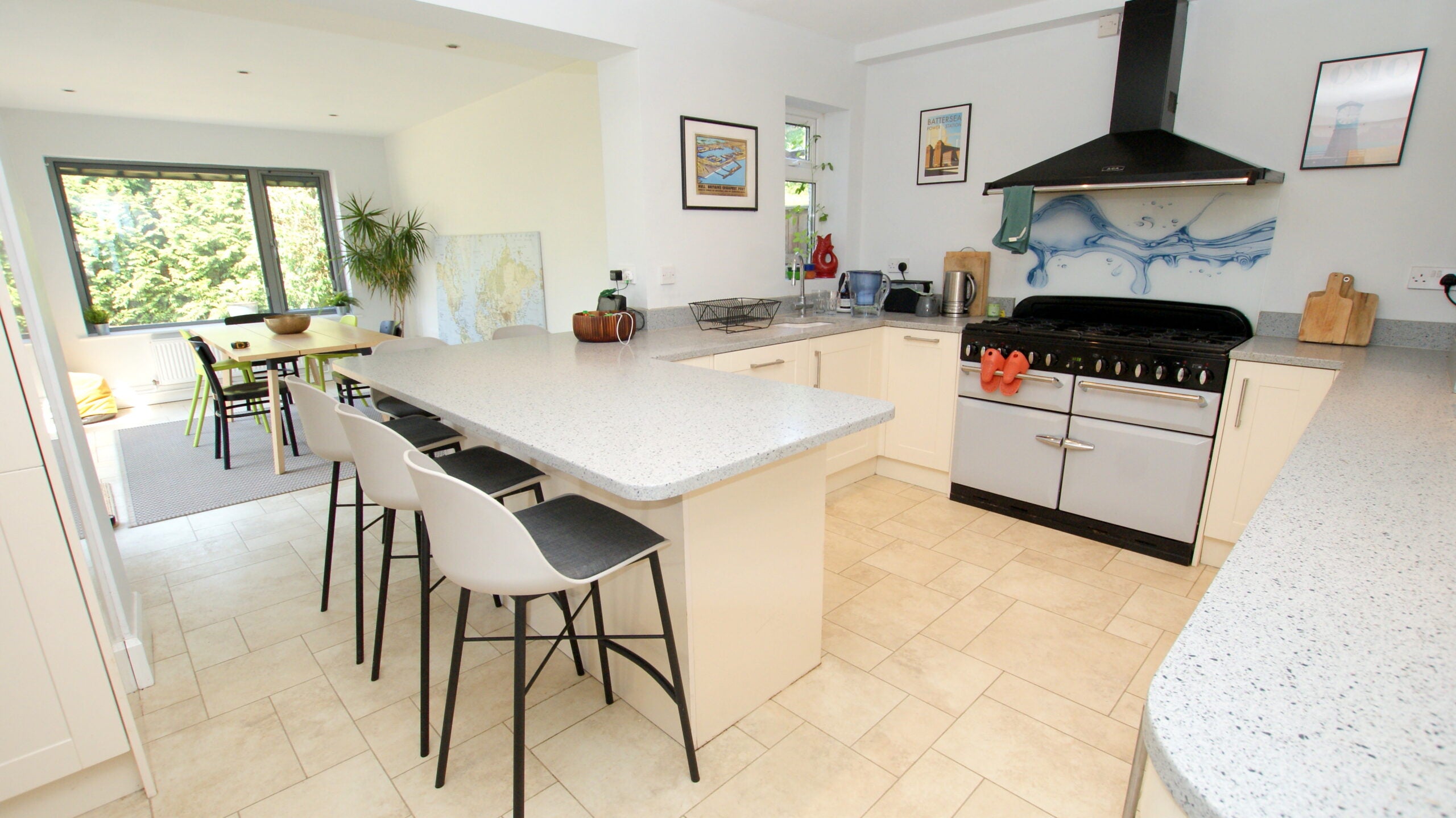 Flat Leckhampton Road in Cheltenham