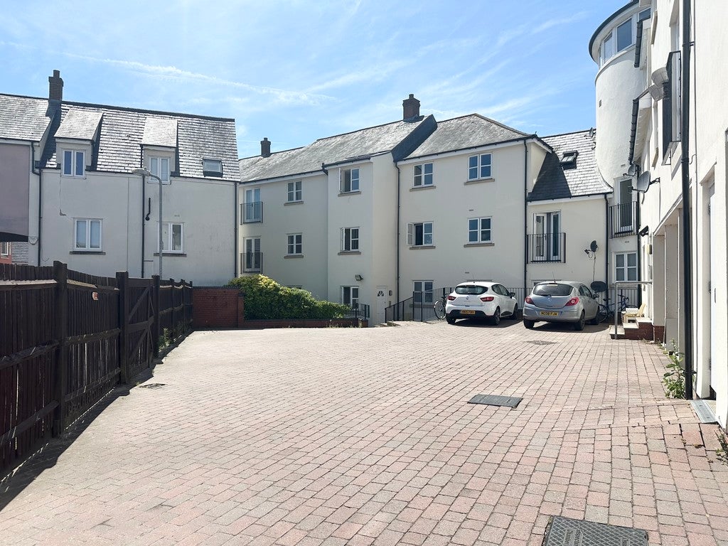 Flat Camelot Close in Chelmsford