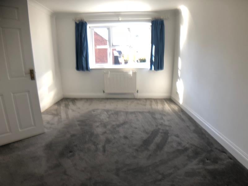 Flat Copperfield Way in Greater London