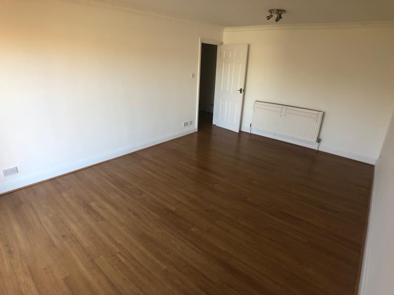 Flat Copperfield Way in Greater London