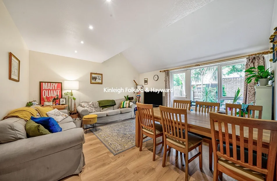 Flat Davey Close in Greater London