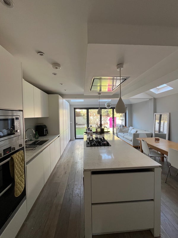 Room Cathles Road in Greater London