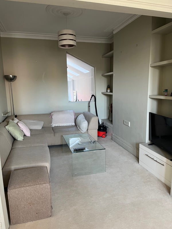 Room Cathles Road in Greater London