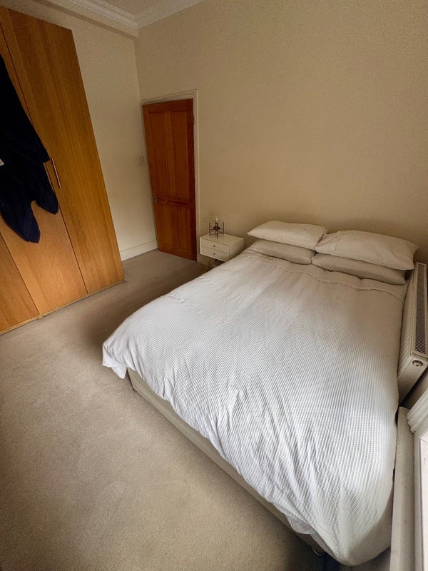 Room Cathles Road in Greater London