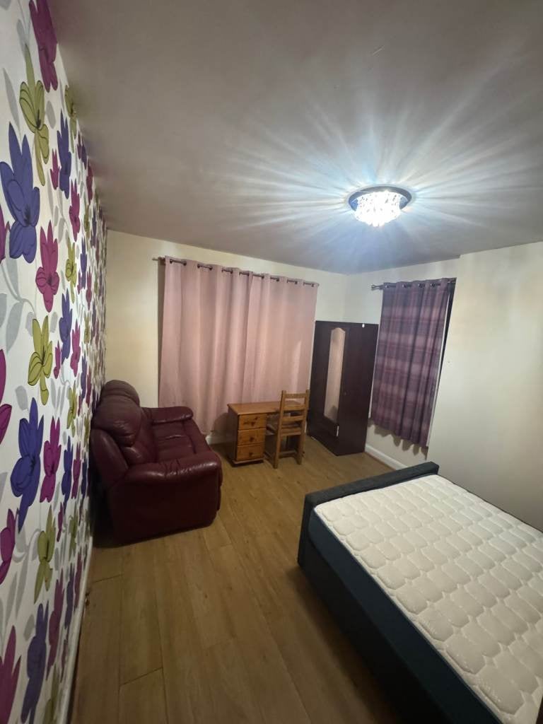 Room Manor Drive in Aberdeen City