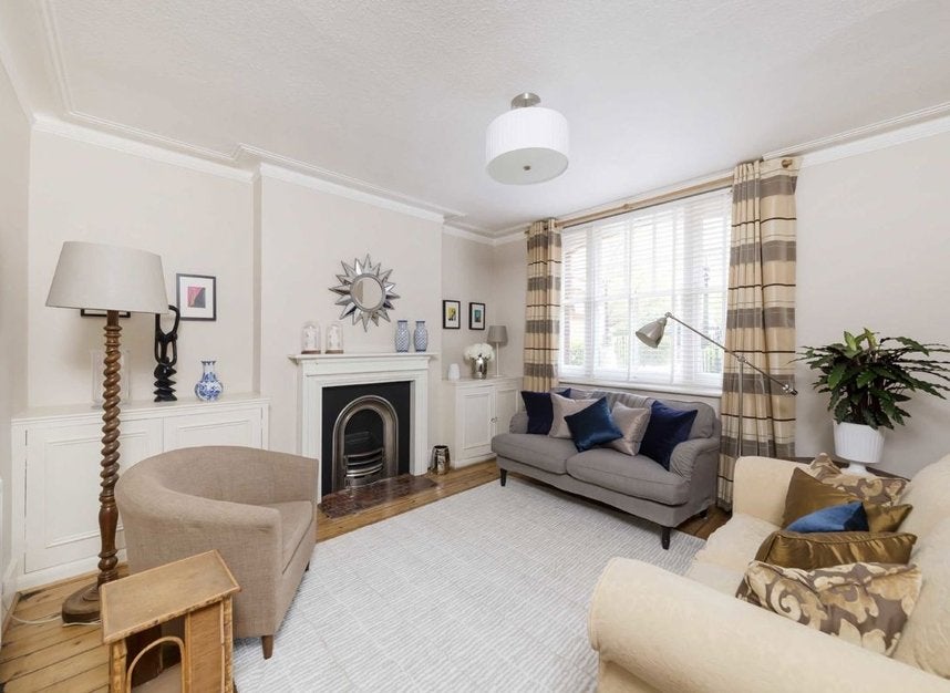 Flat Queen's Club Gardens in Greater London