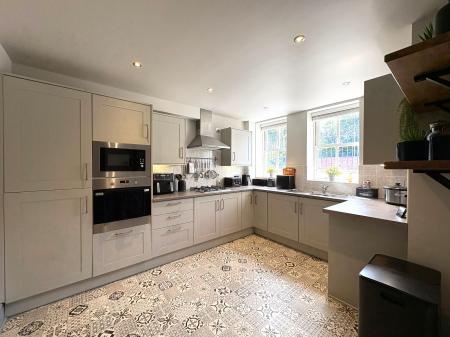 Flat Warwick New Road in Royal Leamington Spa