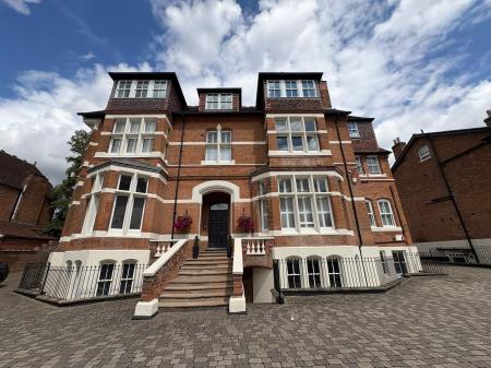 Flat Warwick New Road in Royal Leamington Spa