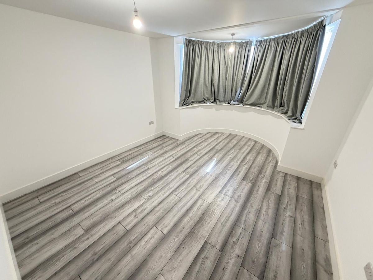 Flat Larkfield Avenue in Greater London