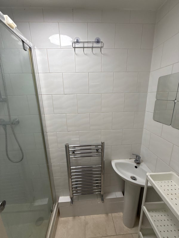 Room Churchfield Road in Greater London
