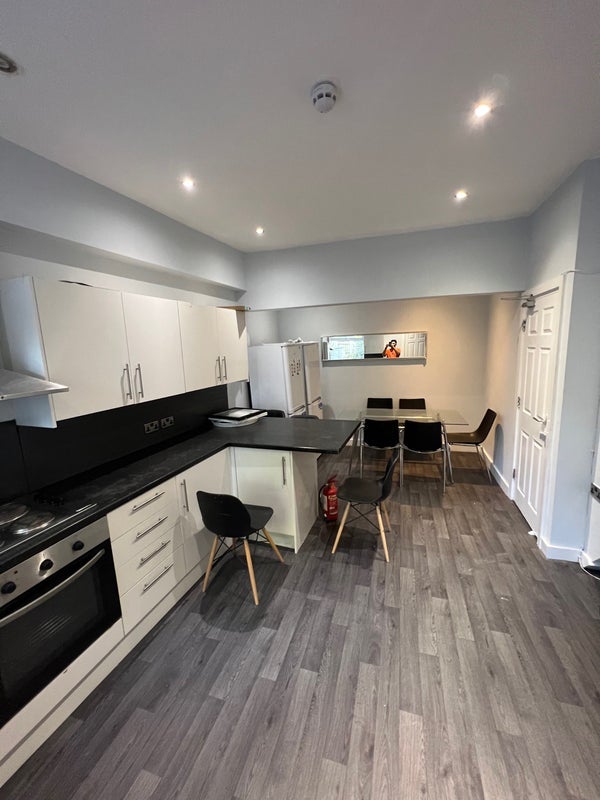 Room Frederick Road in Salford