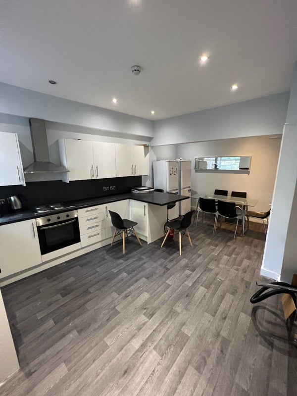 Room Frederick Road in Salford