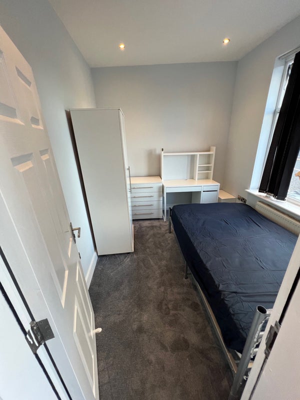 Room Frederick Road in Salford