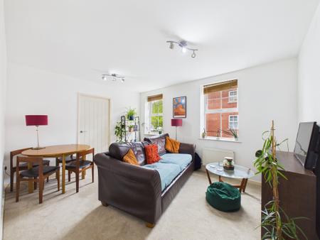 Flat Silken Court in Nuneaton and Bedworth