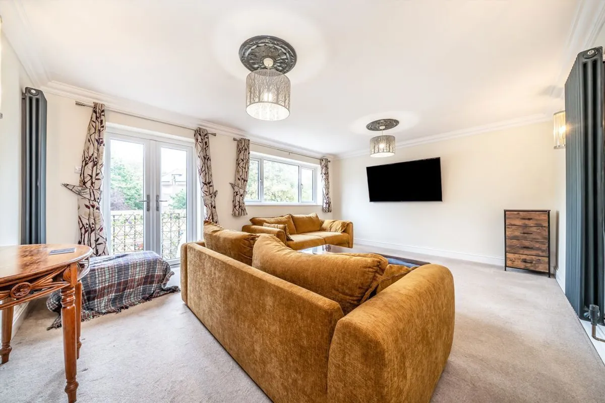 Flat Woodthorpe Road in Borough of Spelthorne