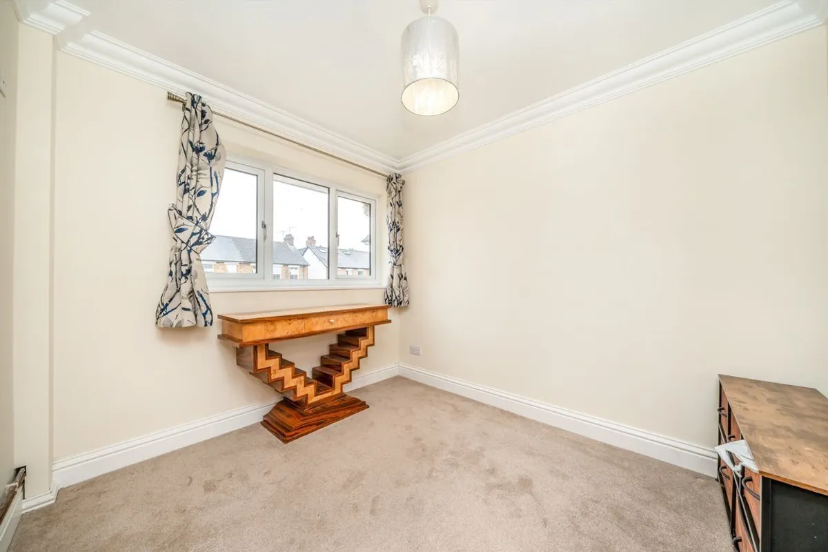 Flat Woodthorpe Road in Borough of Spelthorne