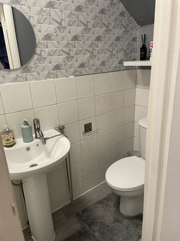 Room High Road in Greater London