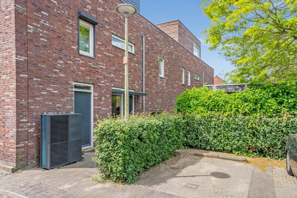 Twee-onder-één-kap te koop: Zomereik 50, 'S-Gravenhage