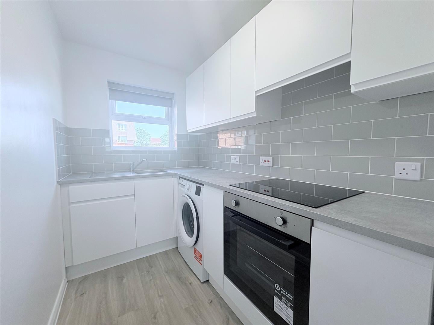 Flat Stourton Avenue in Greater London