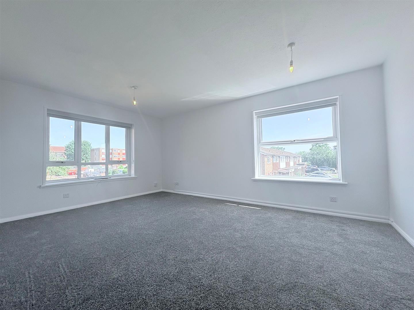 Flat Stourton Avenue in Greater London