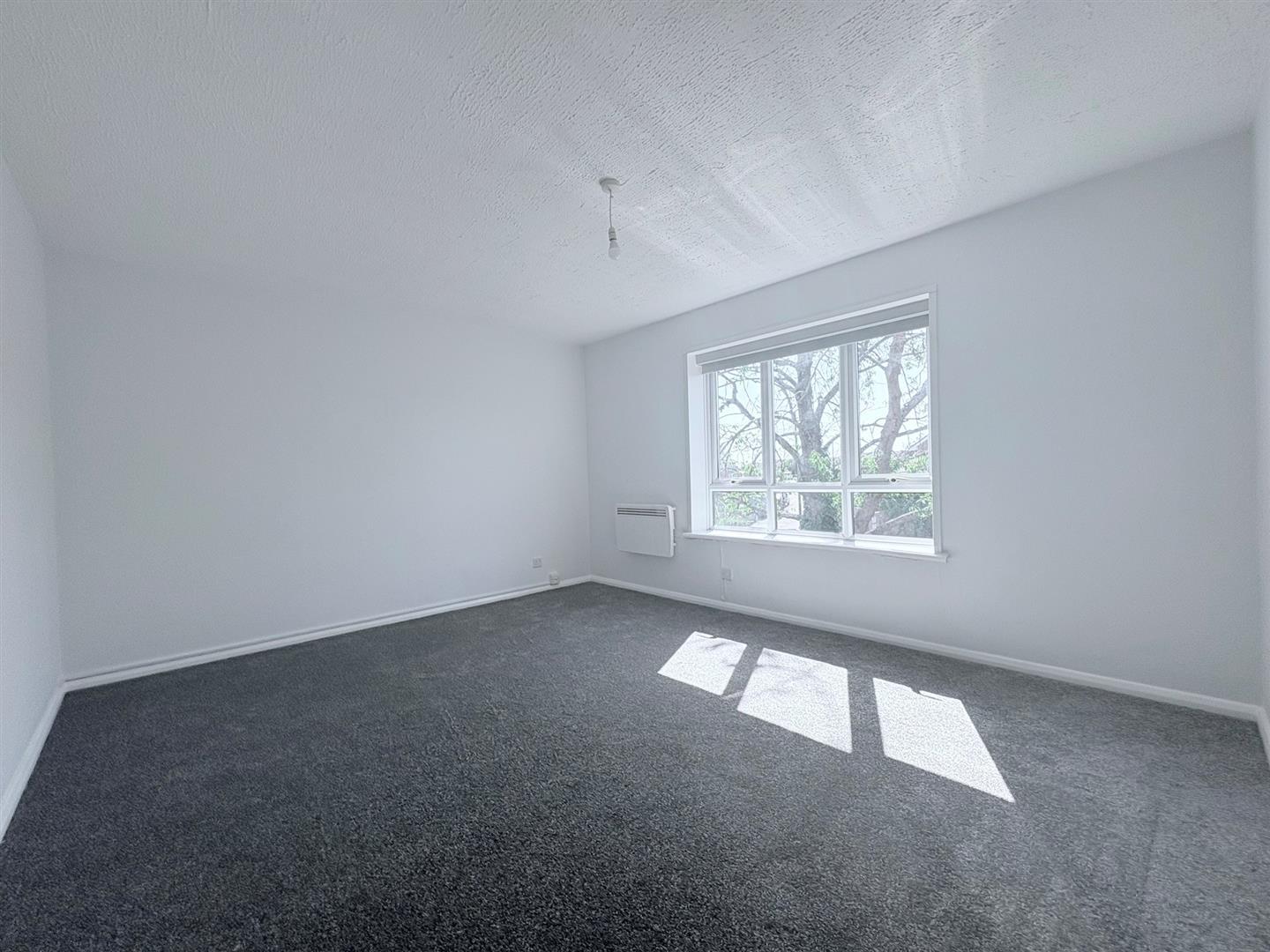 Flat Stourton Avenue in Greater London